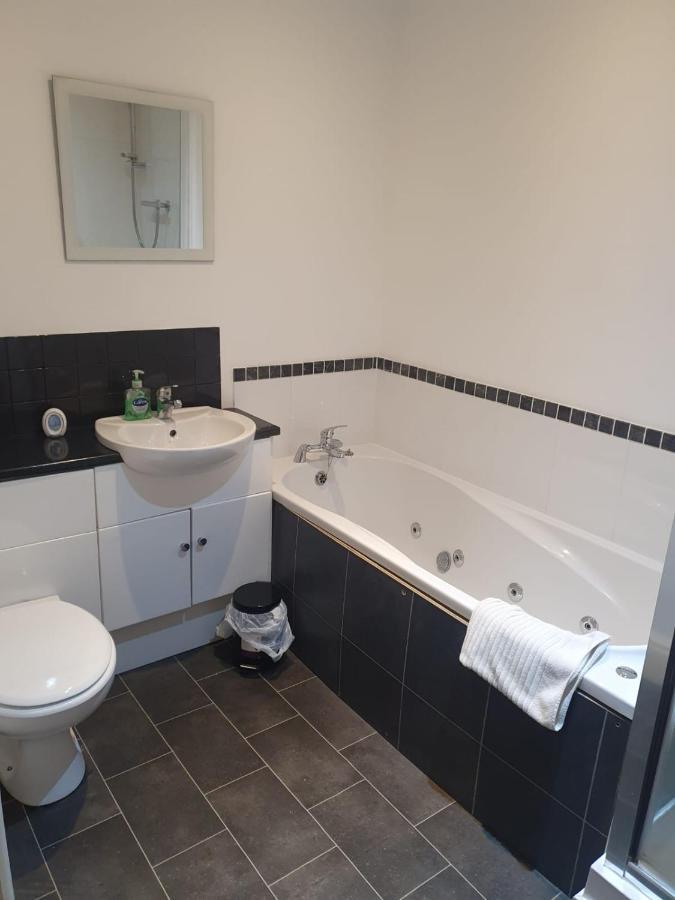 Spacious 2 Bed Appartment Next To Bae With Spa Bath Barrow-in-Furness Buitenkant foto